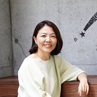 向山　奈央子